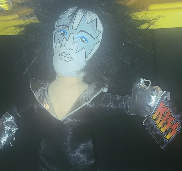 KISS Doll - Picture 16 of 16